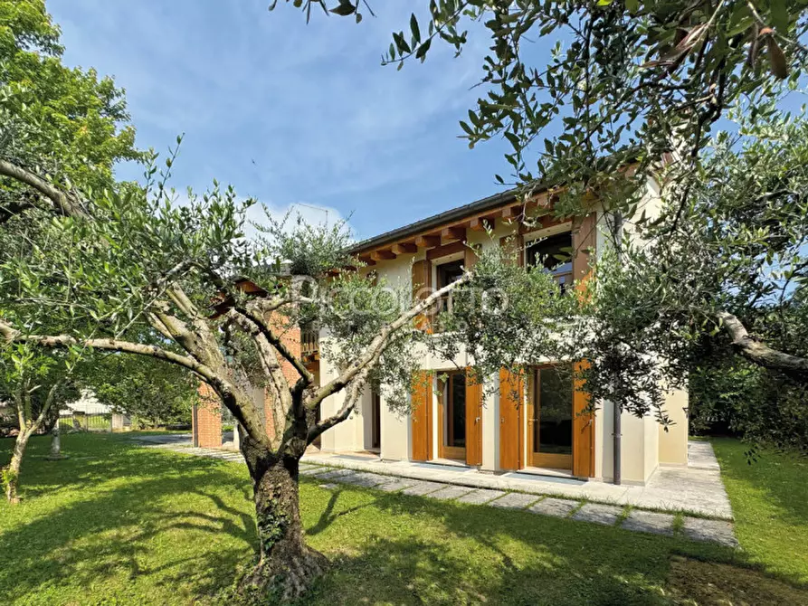 Immagine 4 di Villa in vendita  in Via San Pio X a Cavaso Del Tomba