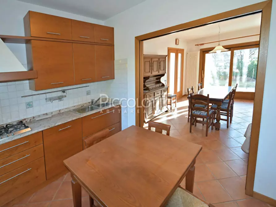 Immagine 5 di Villa in vendita  in Via San Pio X a Cavaso Del Tomba