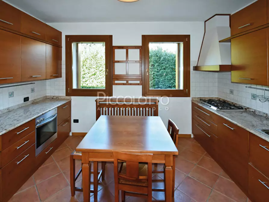 Immagine 7 di Villa in vendita  in Via San Pio X a Cavaso Del Tomba
