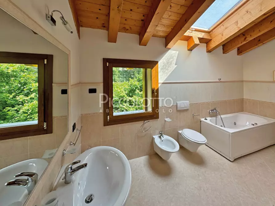 Immagine 16 di Villa in vendita  in Via San Pio X a Cavaso Del Tomba