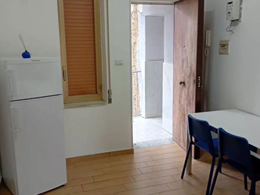 Immagine 12 di Appartamento in affitto  in vico cangiani al mercato 25 a Napoli