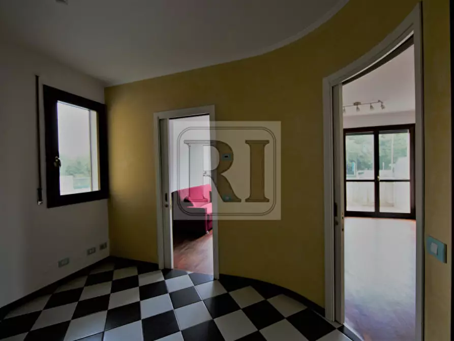 Immagine 1 di Ufficio in affitto  a Limena