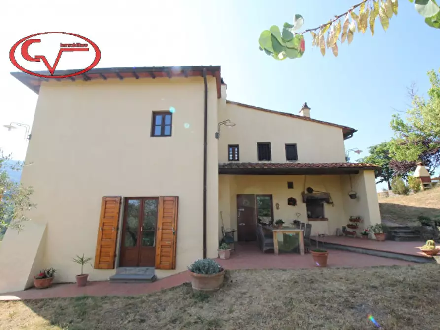 Immagine 1 di Villa in vendita  in 5 km a Figline E Incisa Valdarno
