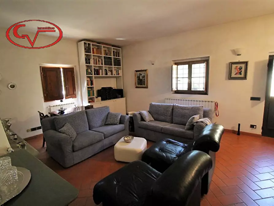 Immagine 26 di Villa in vendita  in 5 km a Figline E Incisa Valdarno