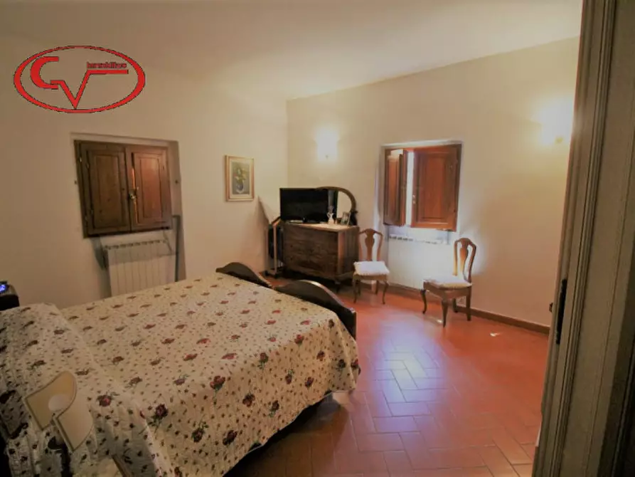 Immagine 27 di Villa in vendita  in 5 km a Figline E Incisa Valdarno