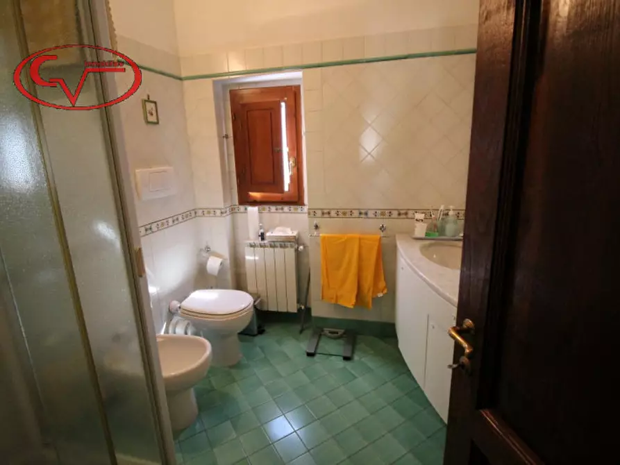 Immagine 30 di Villa in vendita  in 5 km a Figline E Incisa Valdarno