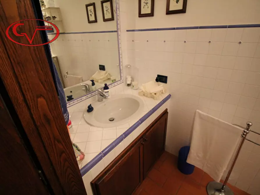 Immagine 38 di Villa in vendita  in 5 km a Figline E Incisa Valdarno