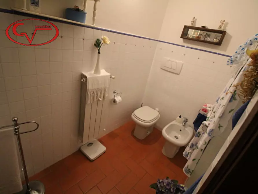 Immagine 39 di Villa in vendita  in 5 km a Figline E Incisa Valdarno