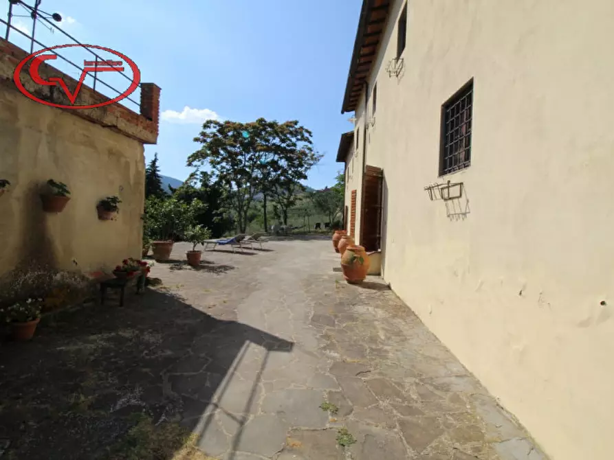 Immagine 41 di Villa in vendita  in 5 km a Figline E Incisa Valdarno