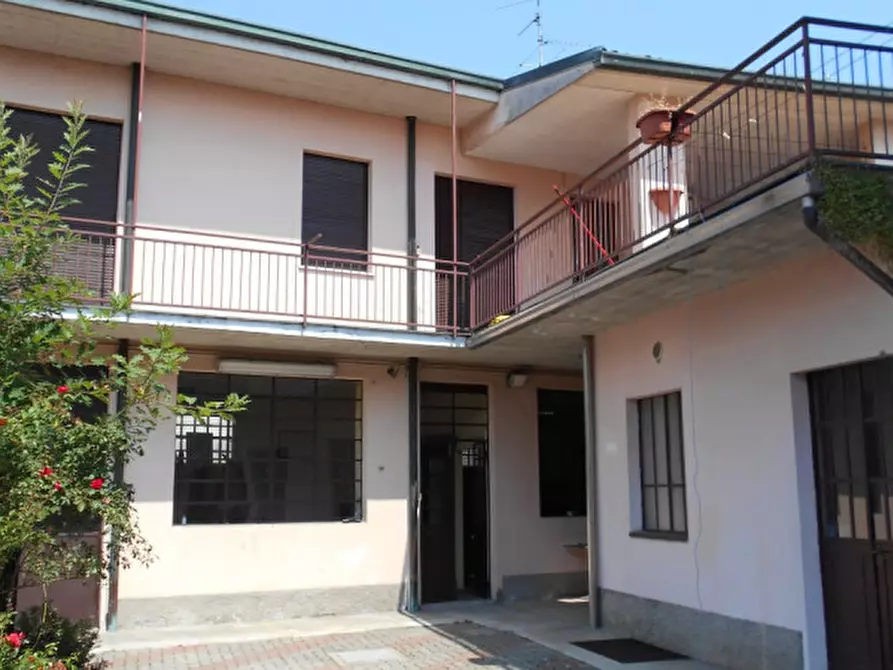 Immagine 1 di Casa indipendente in vendita  a Castano Primo