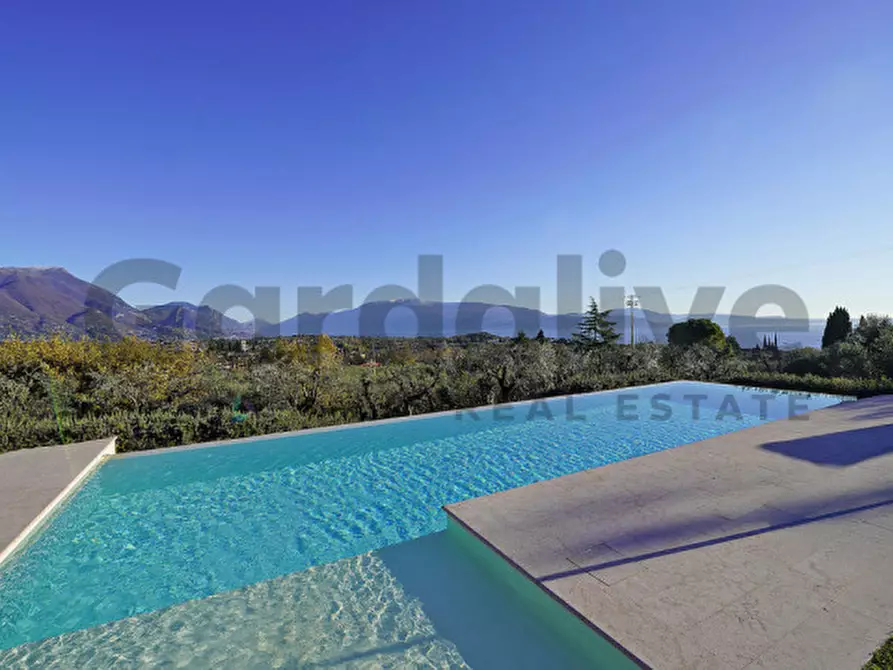 Immagine 2 di Villa in vendita  in Via Paradiso, 2 a San Felice Del Benaco