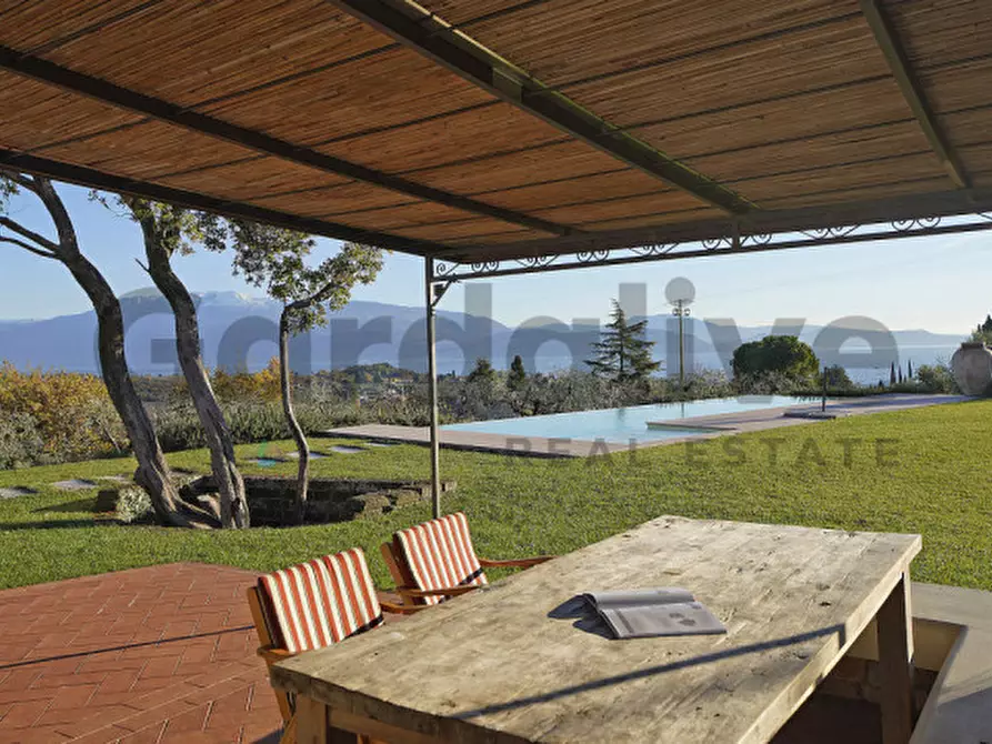 Immagine 3 di Villa in vendita  in Via Paradiso, 2 a San Felice Del Benaco