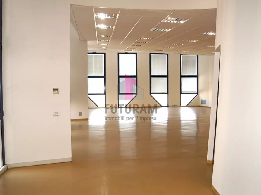 Immagine 2 di Ufficio in affitto  a Torri Di Quartesolo