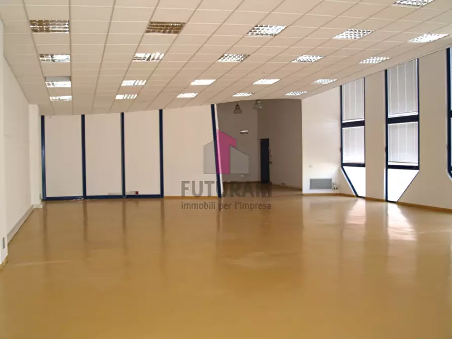 Immagine 3 di Ufficio in affitto  a Torri Di Quartesolo