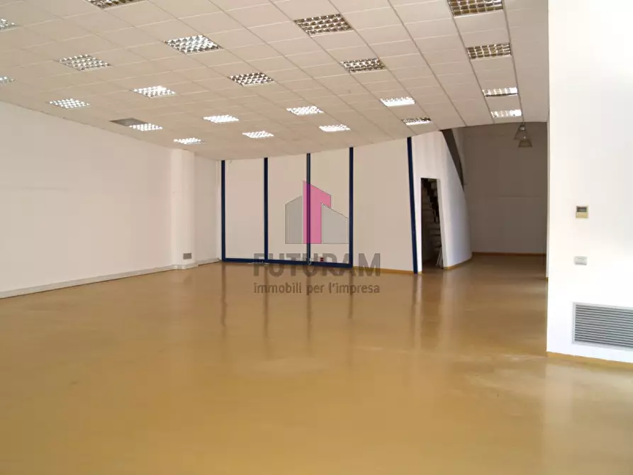Immagine 4 di Ufficio in affitto  a Torri Di Quartesolo