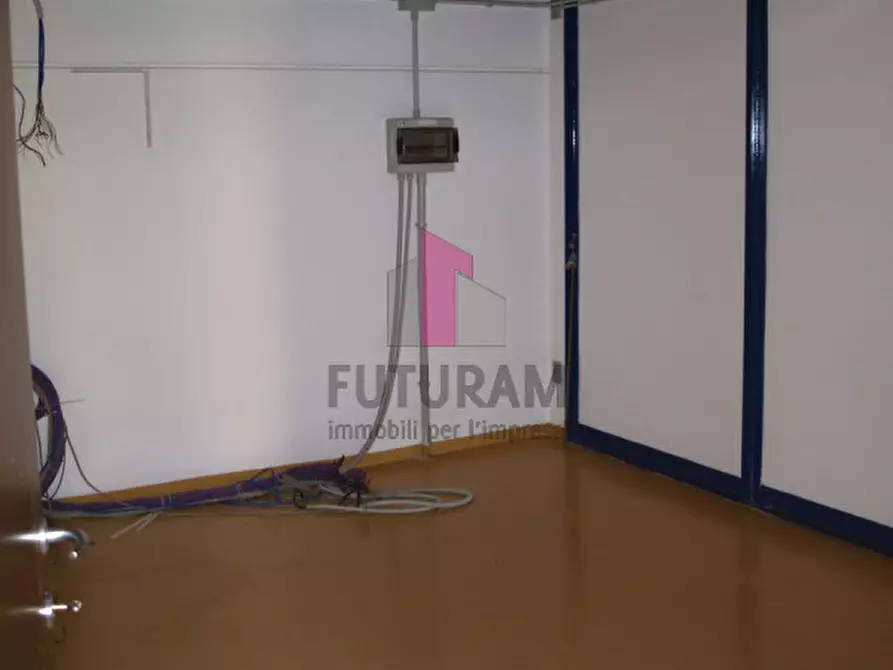 Immagine 5 di Ufficio in affitto  a Torri Di Quartesolo