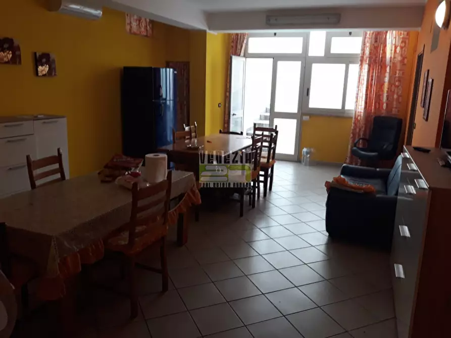 Immagine 20 di Villa in vendita  in Viale Aldo Moro a Avola