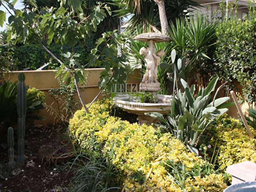 Immagine 22 di Villa in vendita  in Viale Aldo Moro a Avola