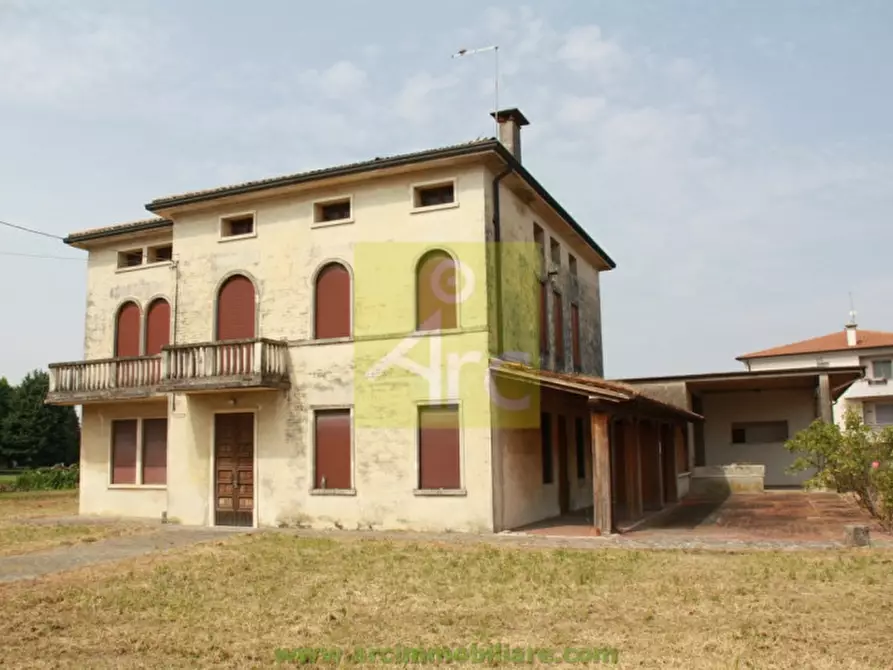 Immagine 1 di Casa indipendente in vendita  in Via L. Cadorna a Camisano Vicentino