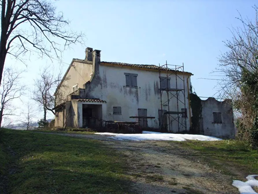 Immagine 3 di Rustico / casale in vendita  in via roma a Petriano