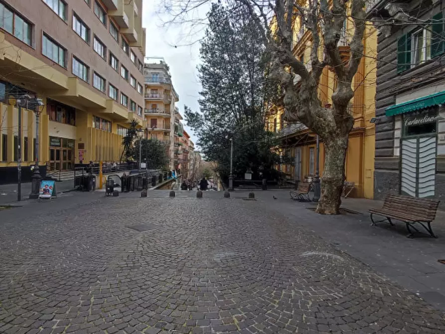 Immagine 2 di Attività commerciale in affitto  in Via Scarlatti a Napoli