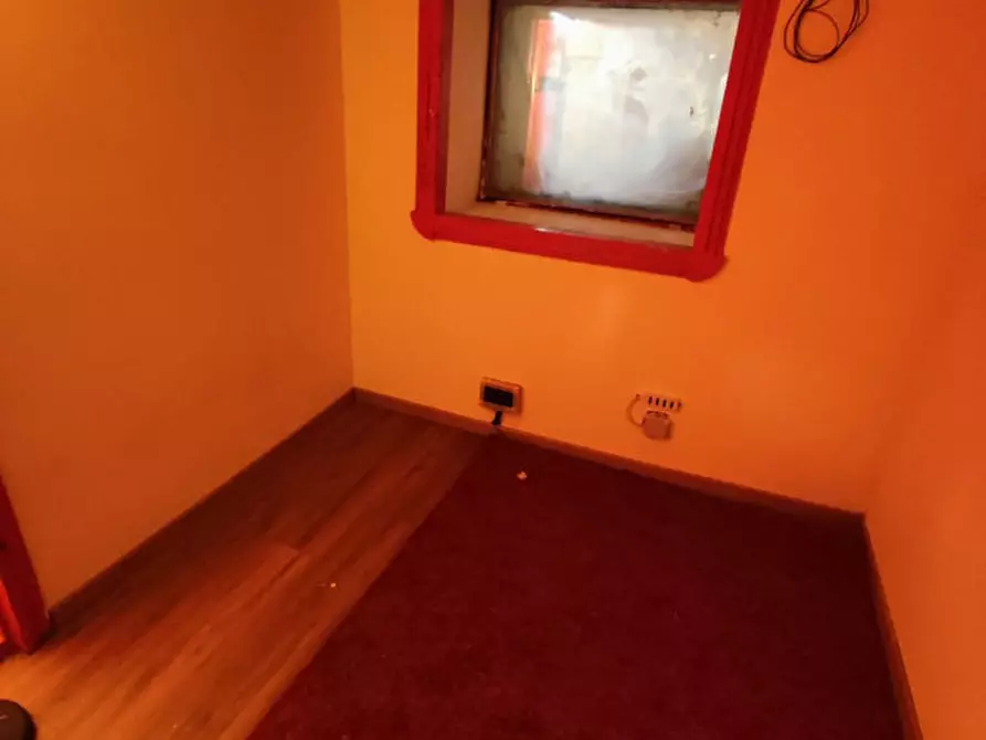 Immagine 7 di Attività commerciale in affitto  in Via Scarlatti a Napoli