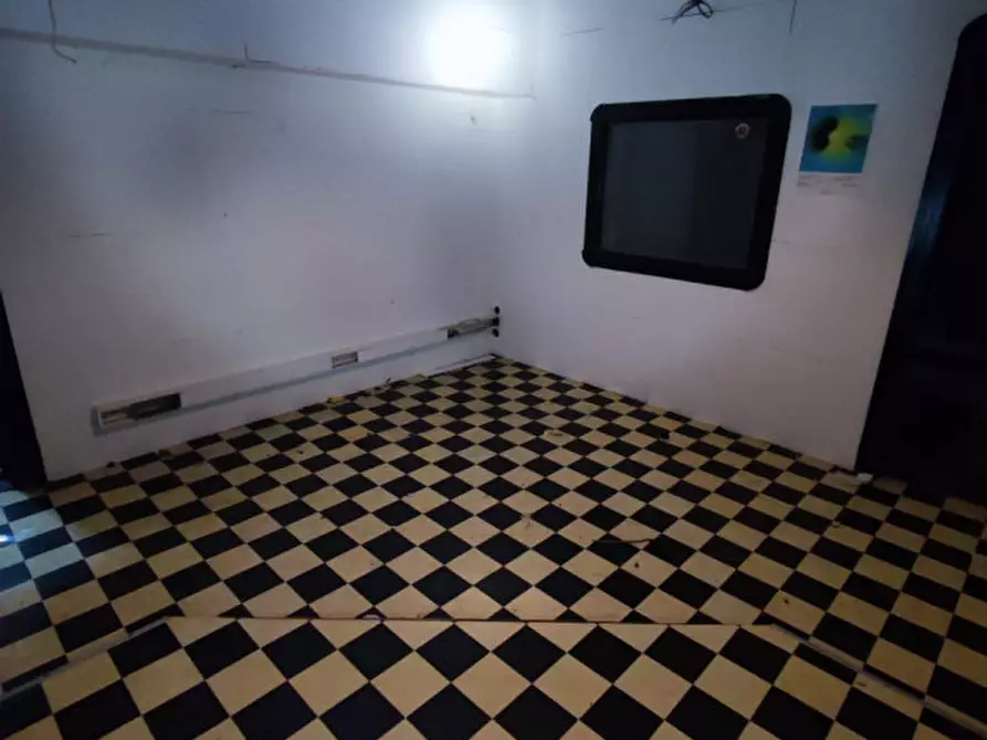 Immagine 10 di Attività commerciale in affitto  in Via Scarlatti a Napoli