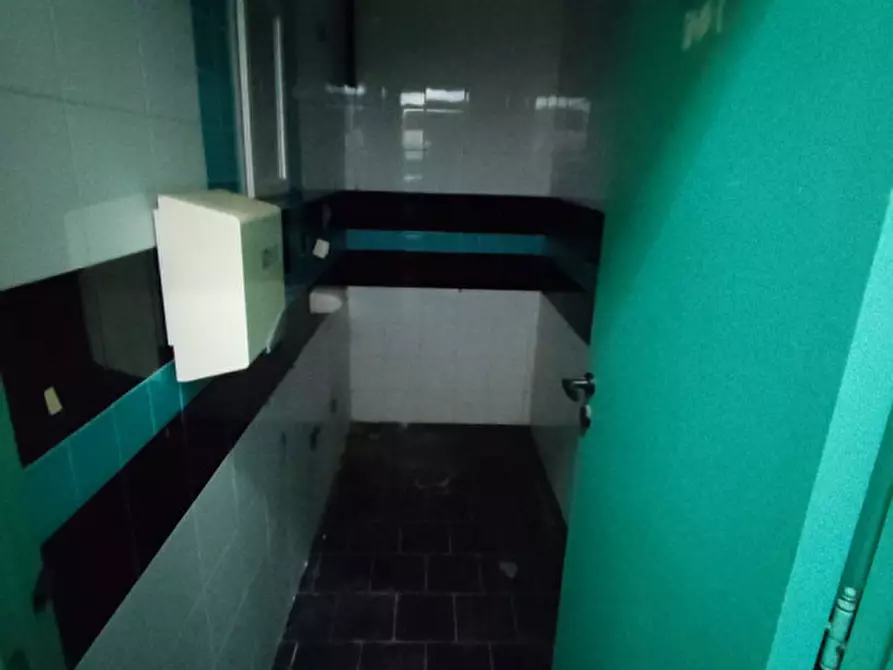 Immagine 12 di Attività commerciale in affitto  in Via Scarlatti a Napoli