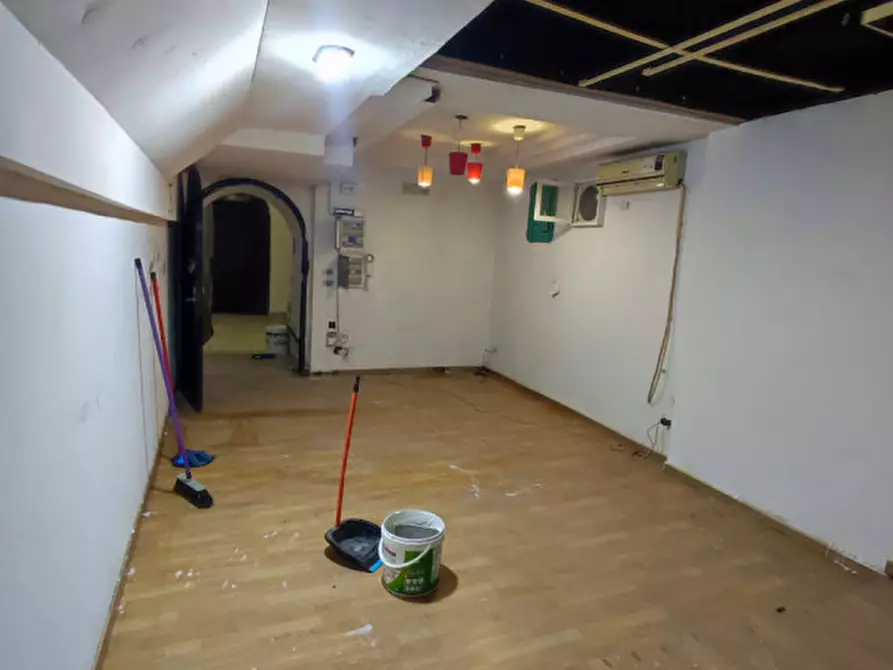 Immagine 16 di Attività commerciale in affitto  in Via Scarlatti a Napoli