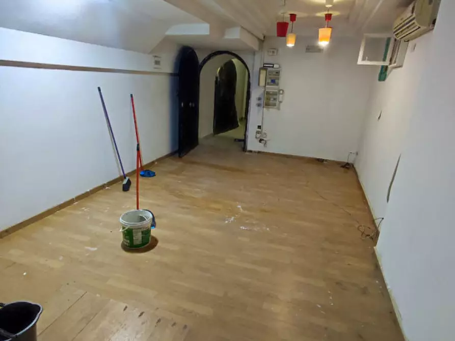 Immagine 17 di Attività commerciale in affitto  in Via Scarlatti a Napoli