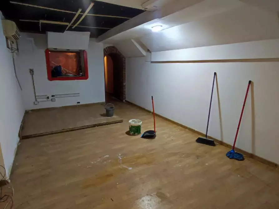 Immagine 18 di Attività commerciale in affitto  in Via Scarlatti a Napoli
