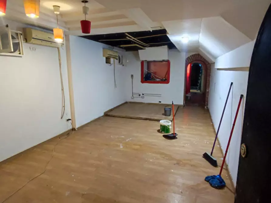 Immagine 19 di Attività commerciale in affitto  in Via Scarlatti a Napoli