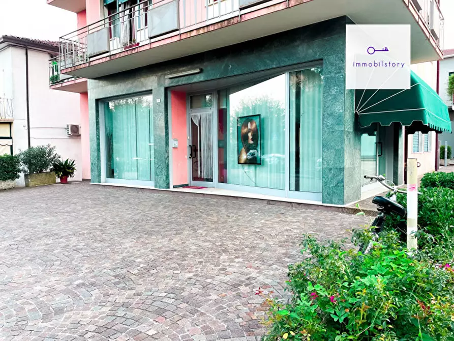 Immagine 3 di Negozio in affitto  a Galzignano Terme