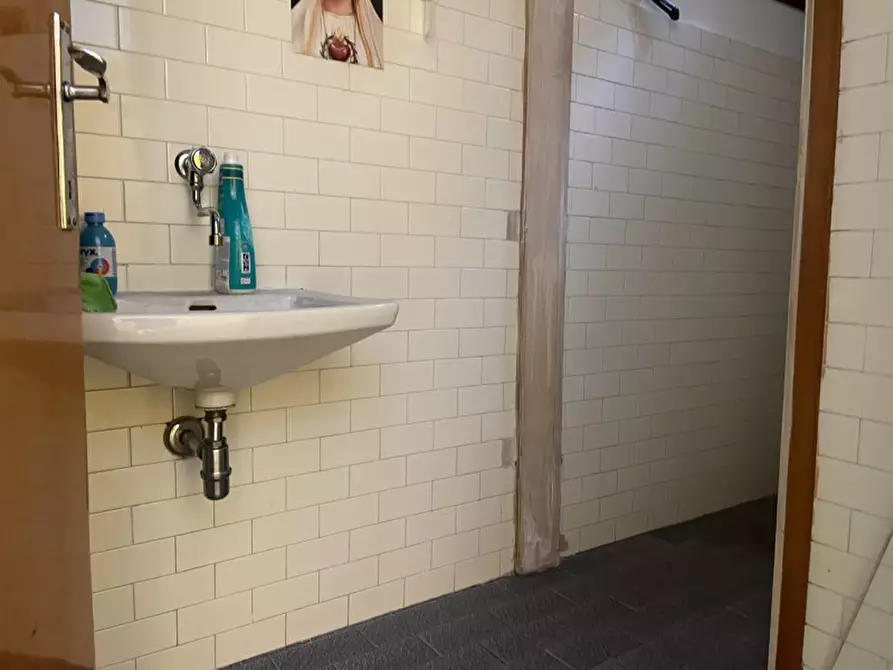 Immagine 6 di Negozio in affitto  a Battaglia Terme