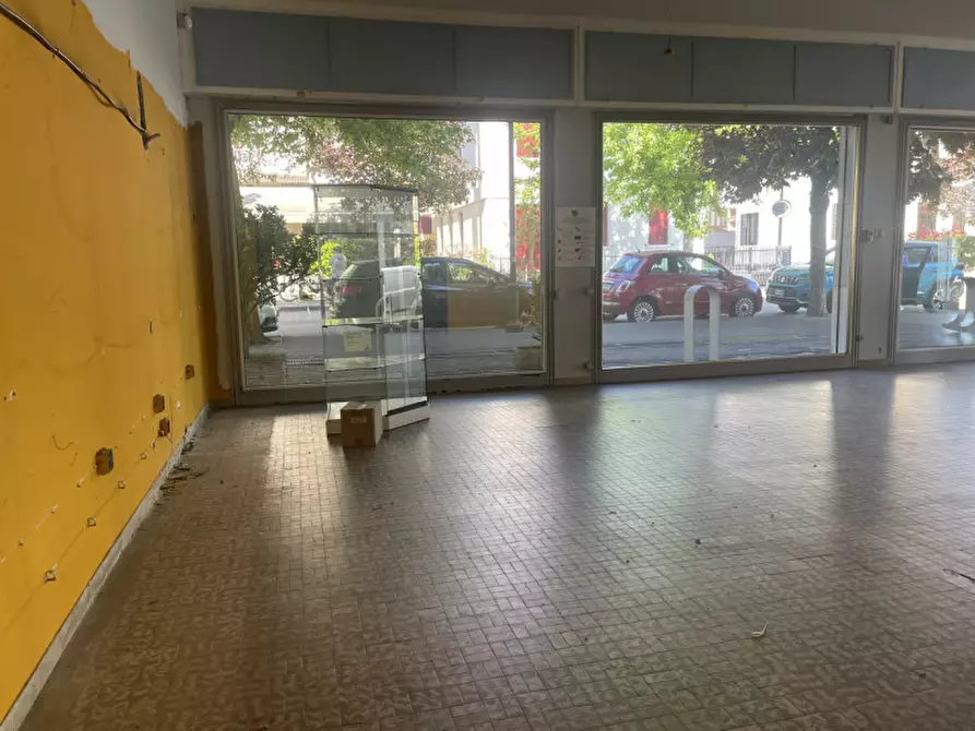 Immagine 7 di Negozio in affitto  a Battaglia Terme