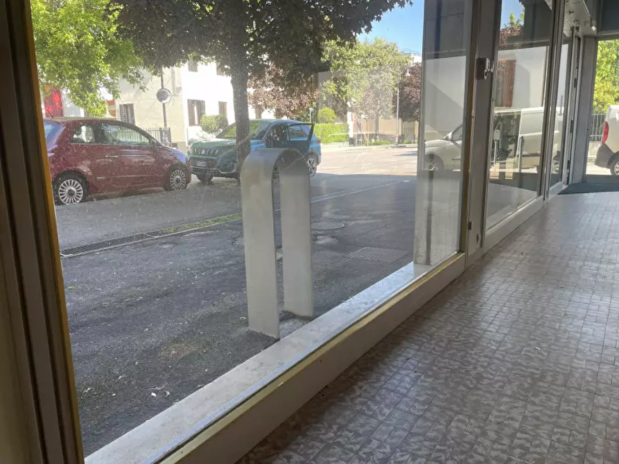 Immagine 8 di Negozio in affitto  a Battaglia Terme