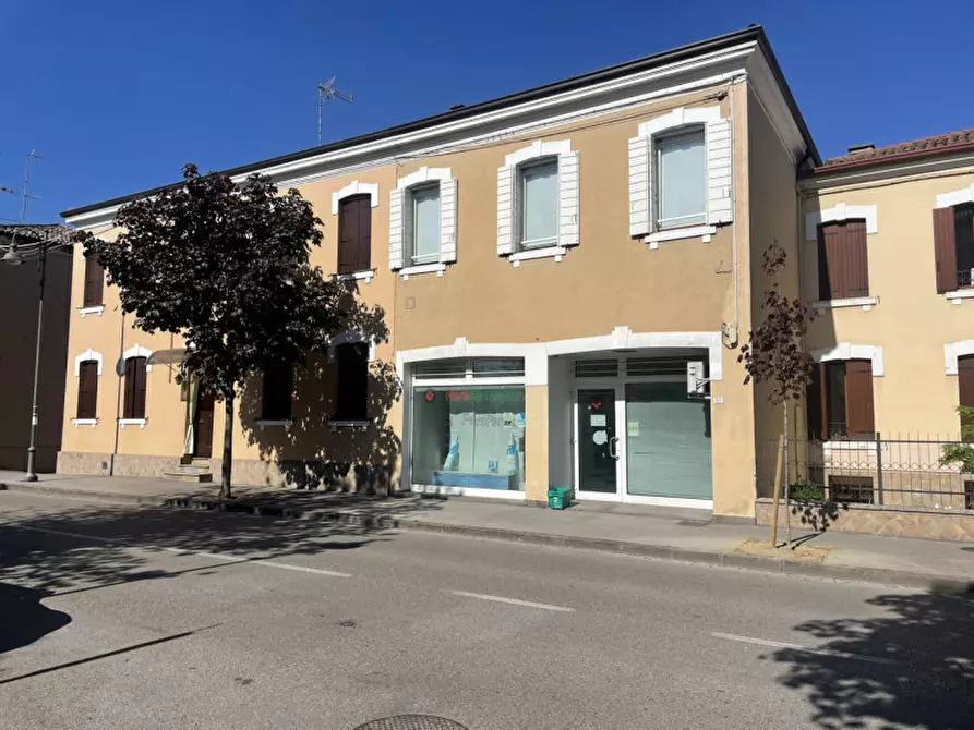 Immagine 3 di Negozio in affitto  in viale roma a Battaglia Terme