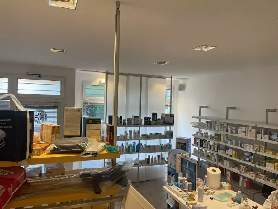 Immagine 7 di Negozio in affitto  in viale roma a Battaglia Terme