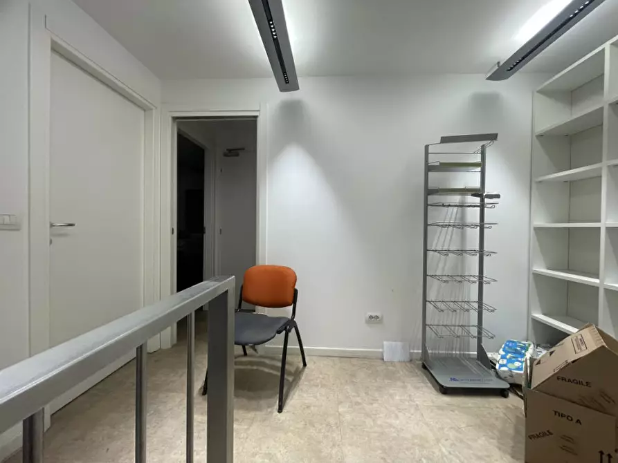 Immagine 8 di Negozio in affitto  in viale roma a Battaglia Terme