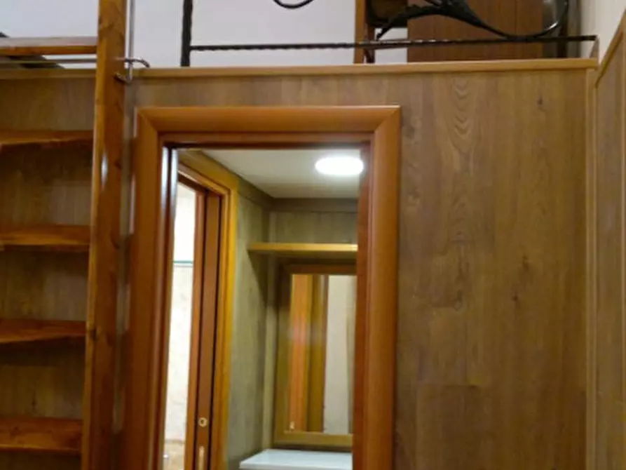 Immagine 5 di Camera in affitto  in via tribunali 236 a Napoli