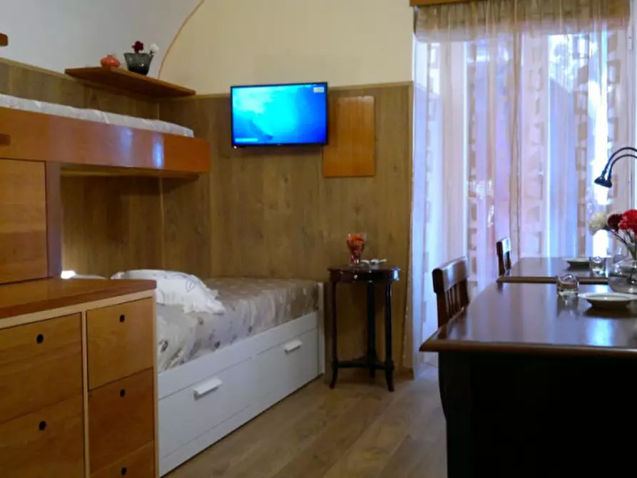 Immagine 8 di Camera in affitto  in via tribunali 236 a Napoli