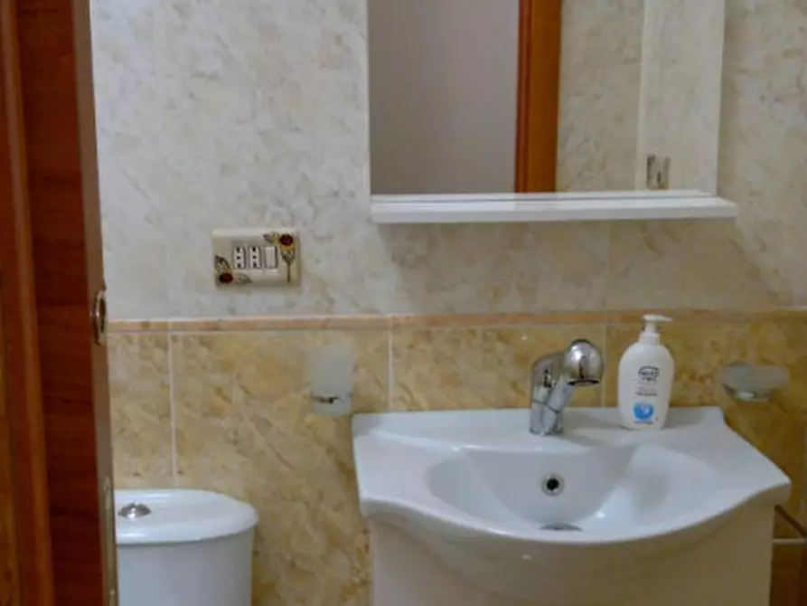 Immagine 13 di Camera in affitto  in via tribunali 236 a Napoli
