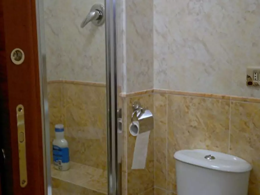 Immagine 14 di Camera in affitto  in via tribunali 236 a Napoli