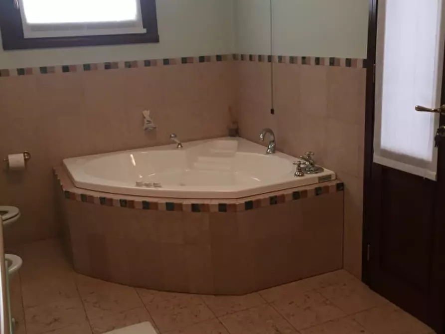 Immagine 8 di Villa in vendita  in massanzago a Massanzago