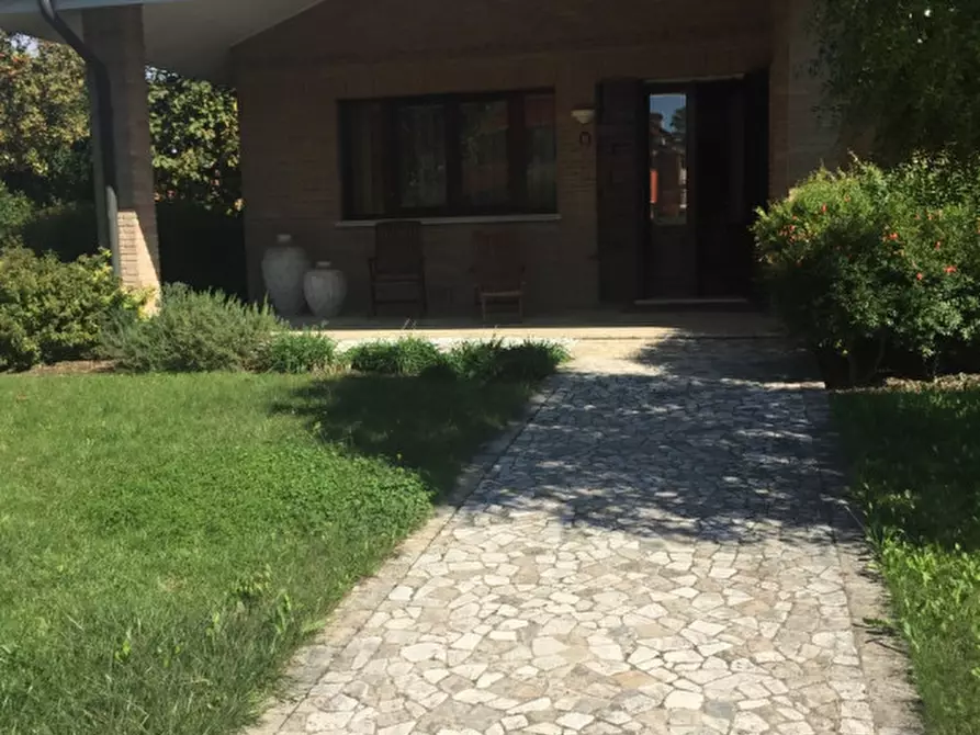 Immagine 17 di Villa in vendita  in massanzago a Massanzago