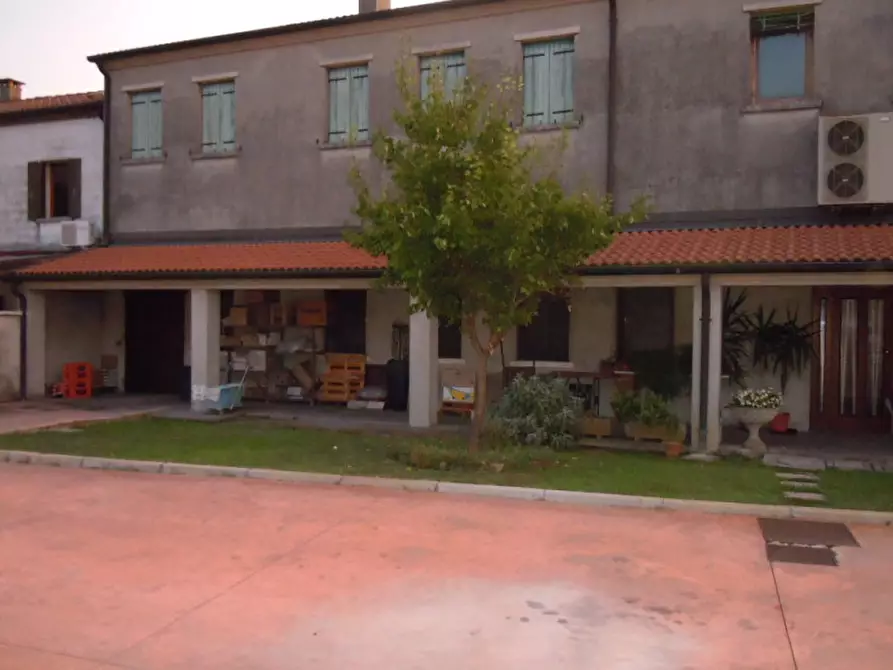 Immagine 4 di Negozio in affitto  a Mestrino