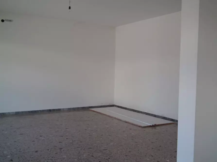 Immagine 2 di Laboratorio in affitto  a Maser