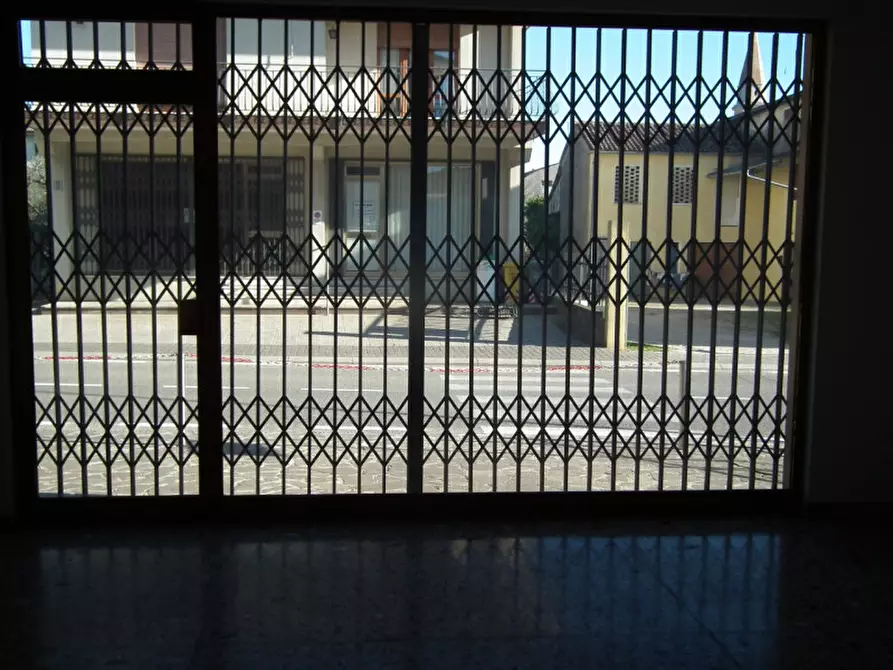 Immagine 4 di Laboratorio in affitto  a Maser