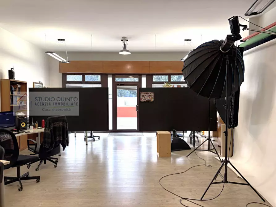 Immagine 1 di Negozio in affitto  a Quinto Di Treviso