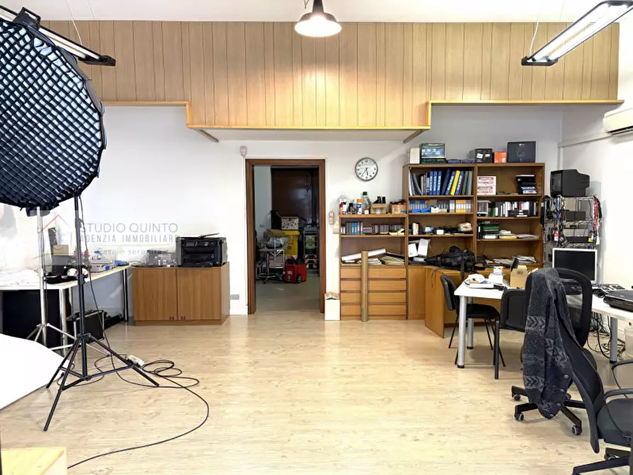 Immagine 3 di Negozio in affitto  a Quinto Di Treviso